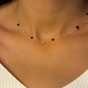 Colier handmade cu fir invizibil și cristale negre - imagine 2